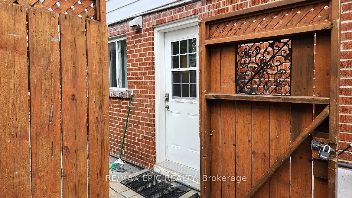 2 bed, $2,000 — Photo 2