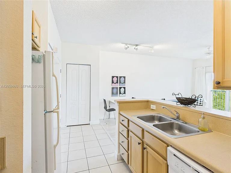 6001 SW 70th St #455 — Photo 9