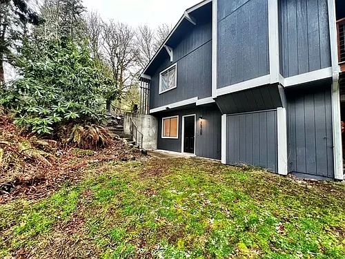 4610 Fir Dr NE Photo 1