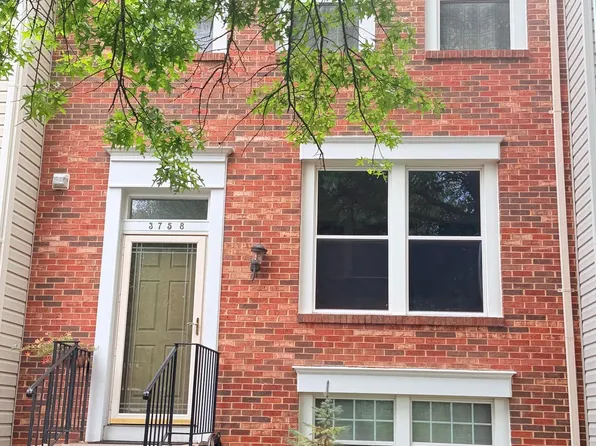 3758 Mazewood Ln, Fairfax, VA 22033