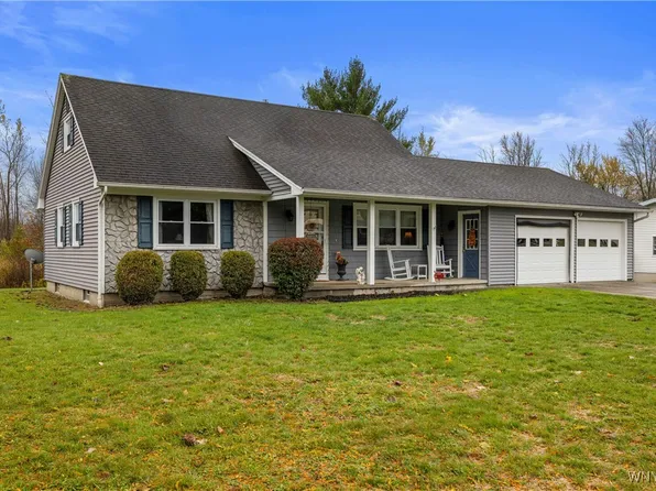 12 Longs Ln, Corfu, NY 14036