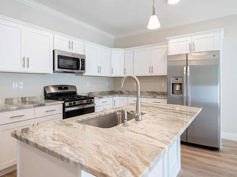 8 Edgewater Cir #8 — Photo 6