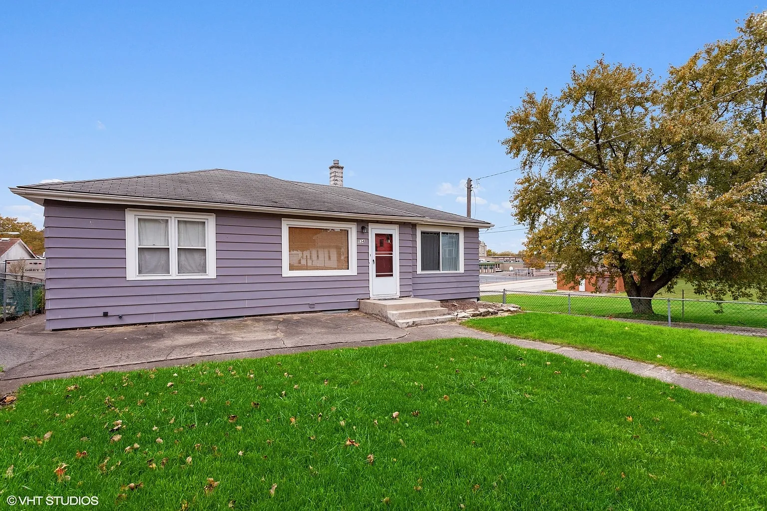 534 Czacki St photo 1