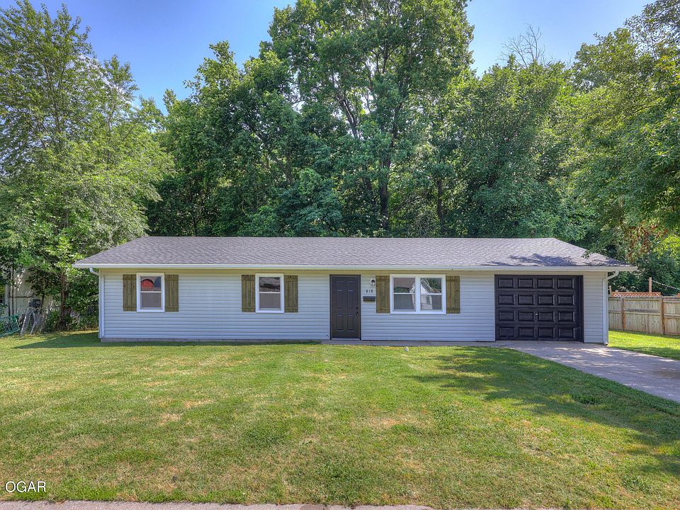 1st image of 818 Riverside Dr