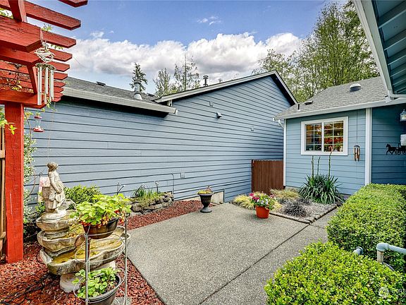 3rd image of 10892 Tulip Place NW