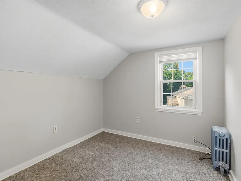 420 Britton St — Photo 17