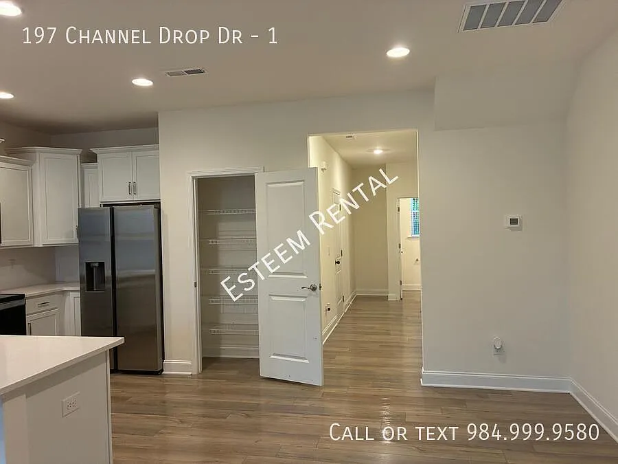 3 bed, 2.5 bath, 1600 sqft, $1,695 — Photo 4