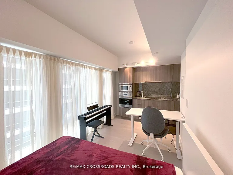 955 Bay St #626 — Photo 3