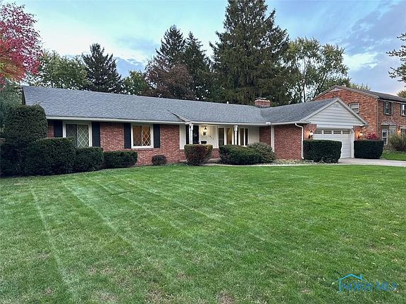 2nd image of 1915 Pinelawn Dr