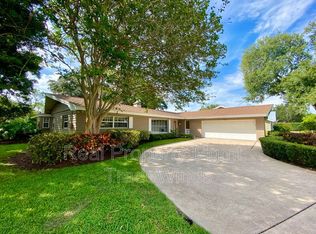 12 Hibiscus Rd, Belleair, FL 33756