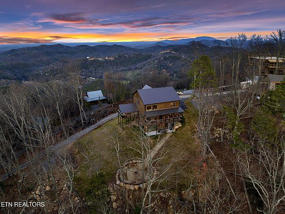 2nd image of 2520 Angelos Mountain Way