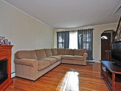 5th image of 143 Woodlawn Ave