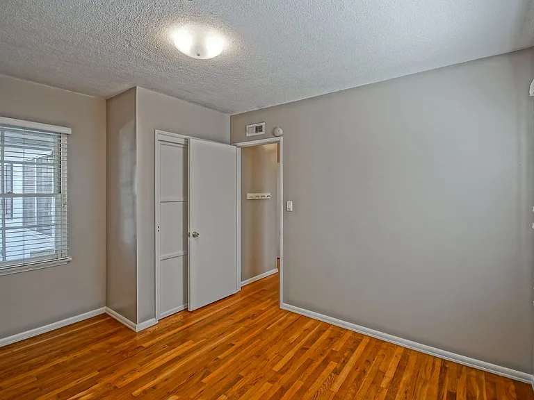14226 Isis Ave — Photo 18