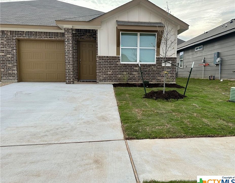 1st image of 310 Green Valley Dr