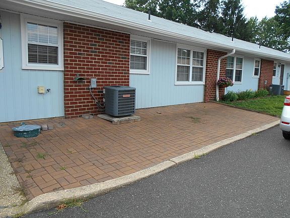 2nd image of 1010C Fife Ct