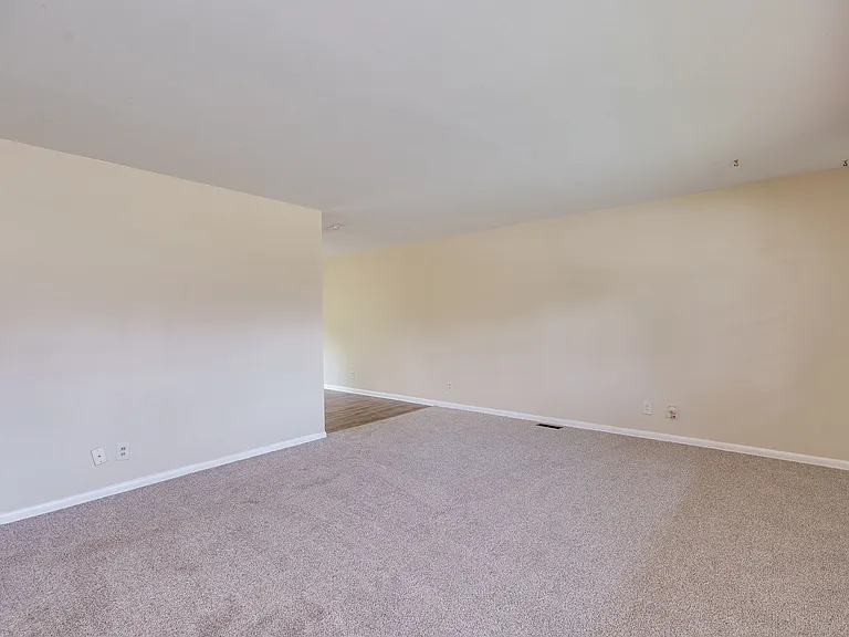 1210 Rona Parkway Dr — Photo 9