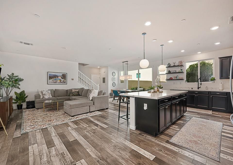 1st image of 3105 Club Center Dr