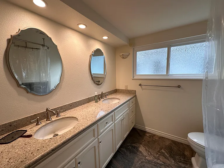 16711 Greenview Ln — Photo 9