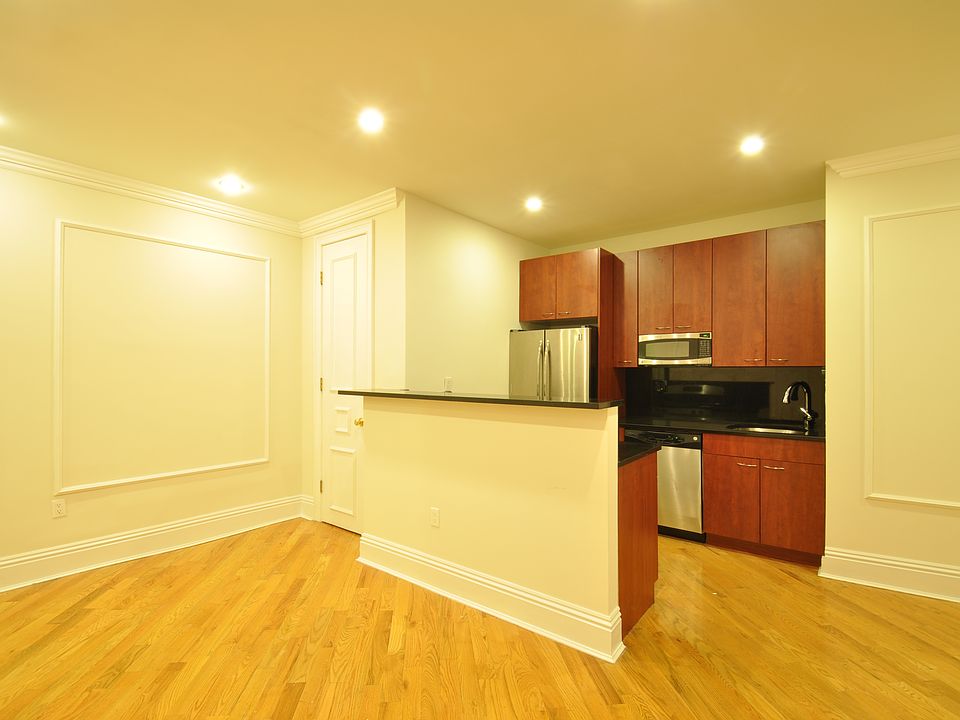 1st image of 226 E 70th St APT 3B