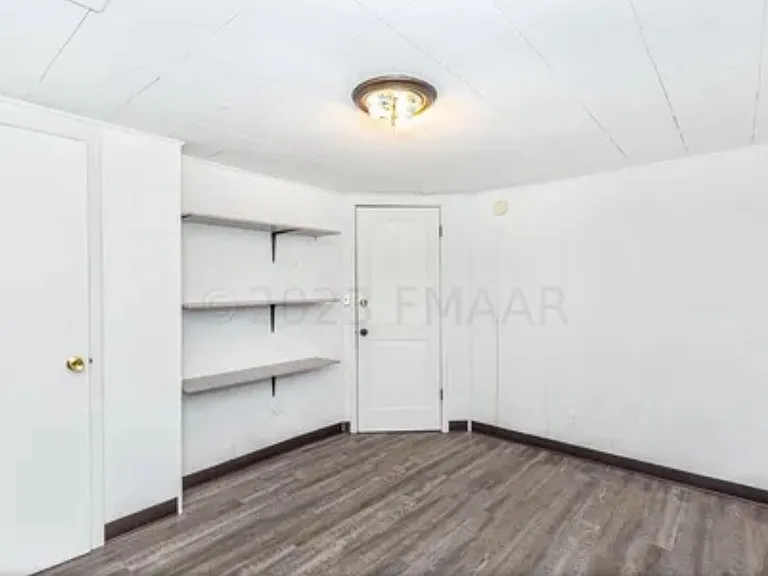 1219 10th Ave N #9 — Photo 1
