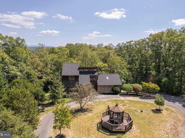 253 Lakeland Cir, Middletown, VA 22645