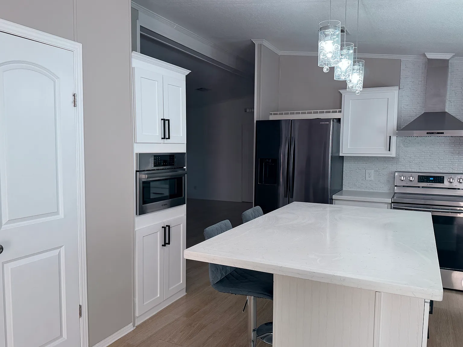 3 bed, 2.5 bath, 2432 sqft, $2,000 — Photo 3