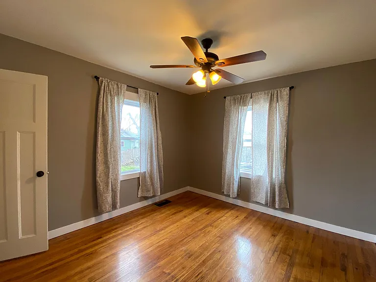 3817 B Ave NE — Photo 17