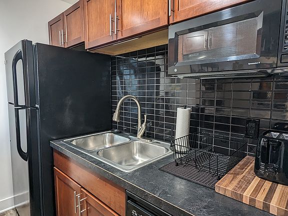 3rd image of 600 E 8th St #9JA