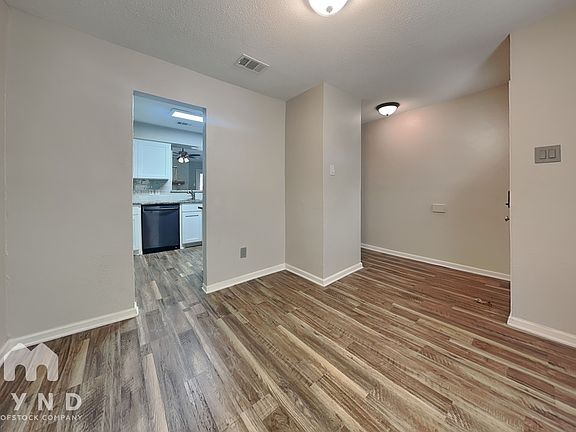 5th image of 939 N Pleasant Woods Dr