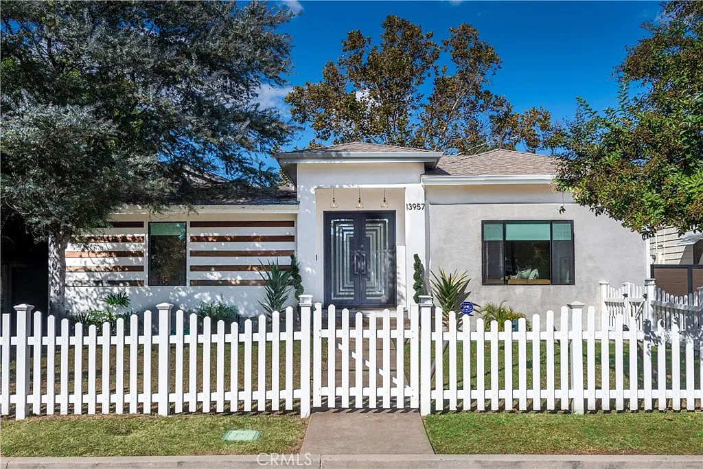3 bed, 2.5 bath, 1963 sqft, $7,500 — Photo 1
