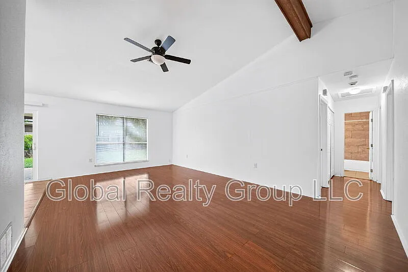 3 bed, 2.0 bath, 1243 sqft, $1,700 — Photo 4