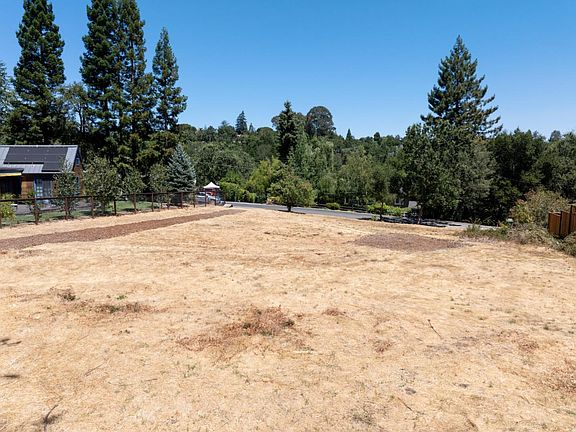 4th image of 128 Toyon Ct