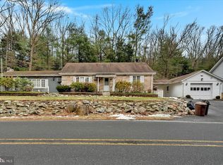 127 Molleystown Rd, Pine Grove, PA 17963