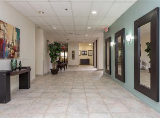 900 NE 195th St APT 317, Miami, FL 33179