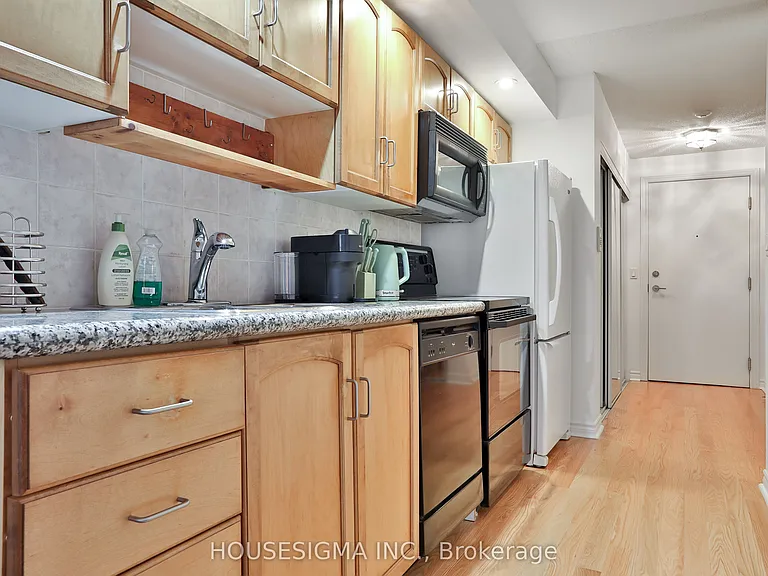 270 Wellington St W #222 — Photo 29