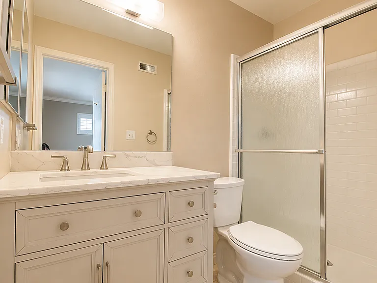 2546 N Canal St — Photo 13