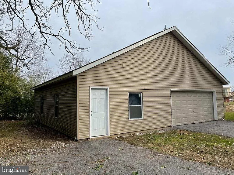 8904 Church Ln — Photo 38