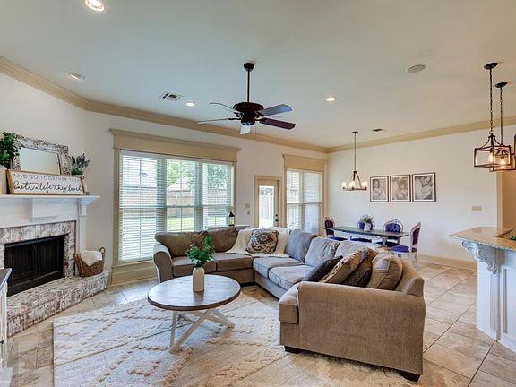 4th image of 609 Toulouse Ct