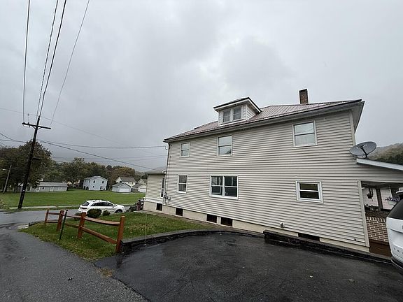 5th image of 244 Vaughn St
