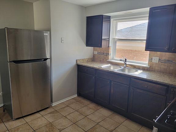 4th image of 5712 W Montrose Ave #3C