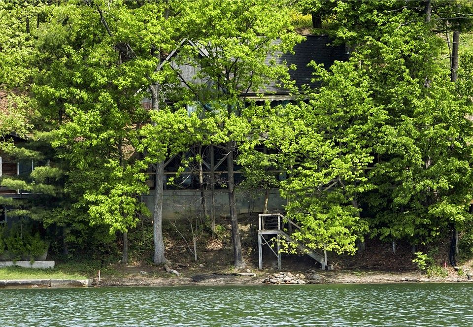 1st image of 7424 W Bluff Dr