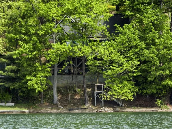 7424 W Bluff Dr, Keuka Park, NY 14478