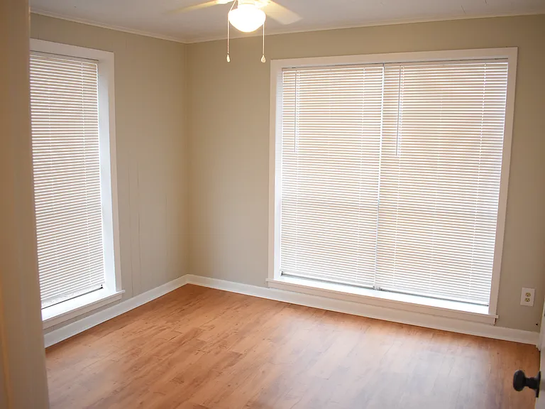 221 N Sanders St — Photo 21