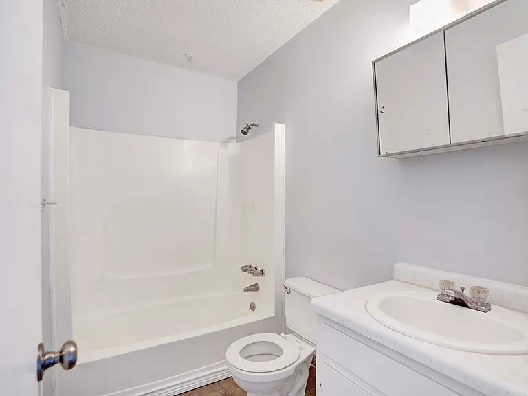 1108 Pembroke Oak Grove Rd — Photo 16