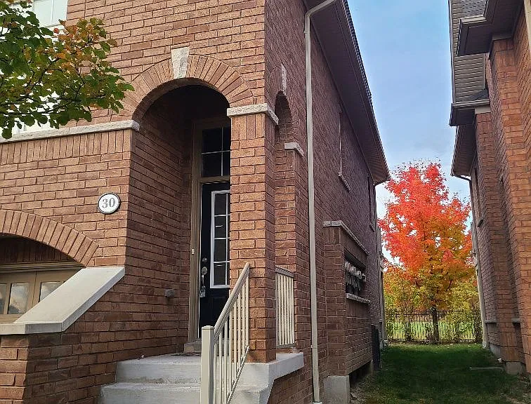 30 Burtonbury Ln — Photo 3