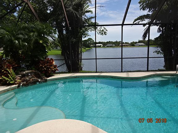 4th image of 862 Coral Springs St