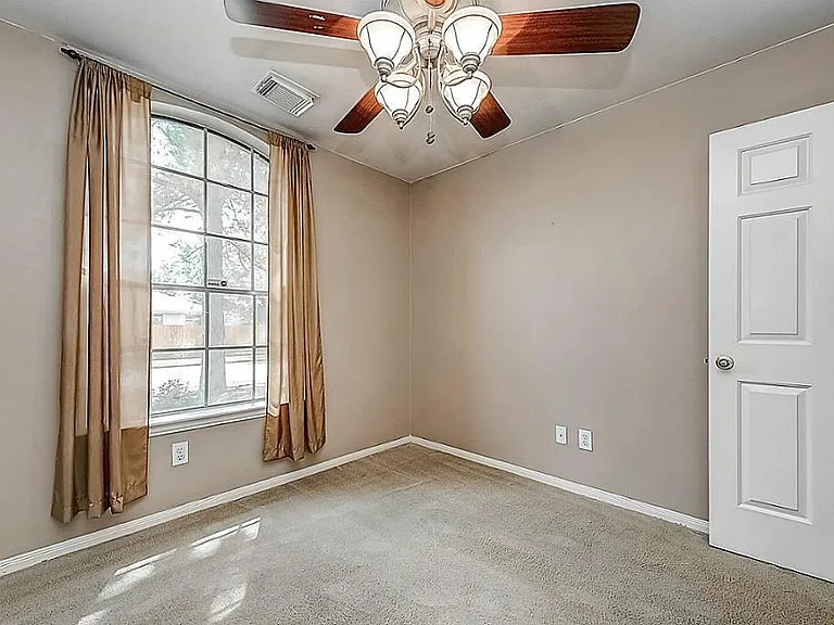 2910 Huntington Way — Photo 15