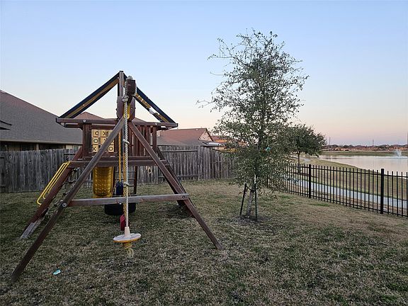 4th image of 18627 Orono Ridge Trl