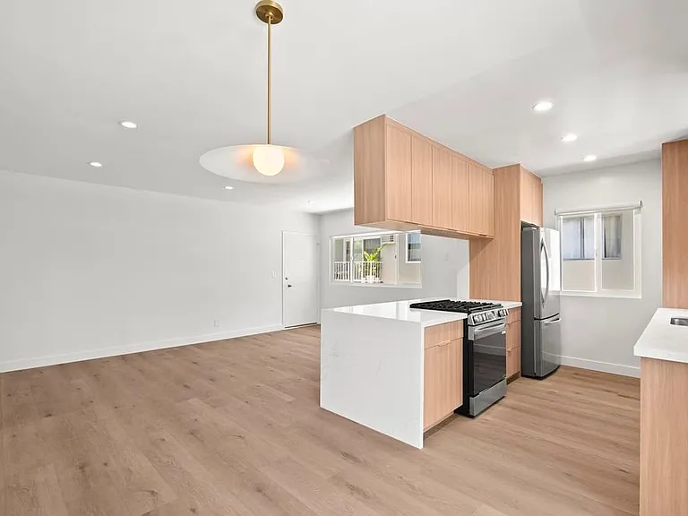 739 N Sweetzer Ave #6 — Photo 9