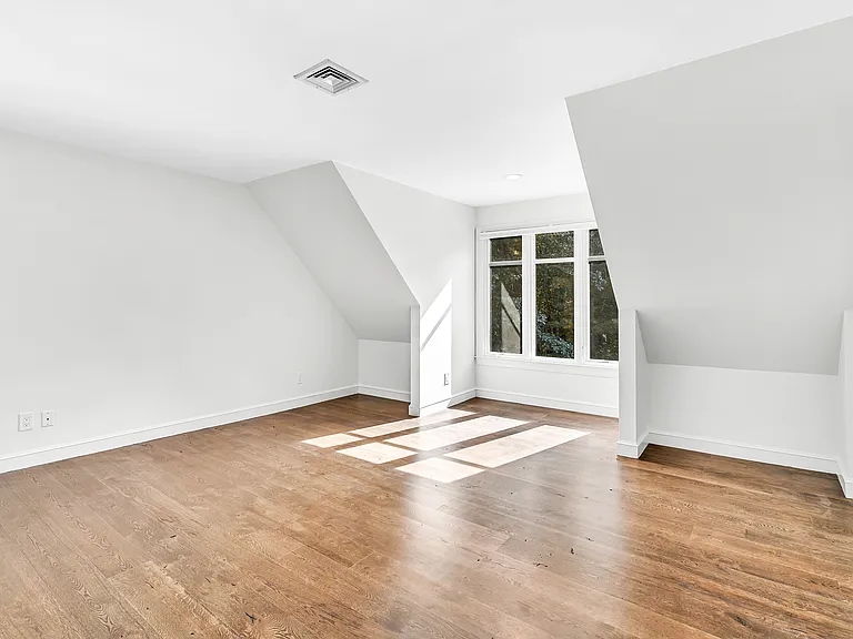 0 Strawberry Hill Rd — Photo 1